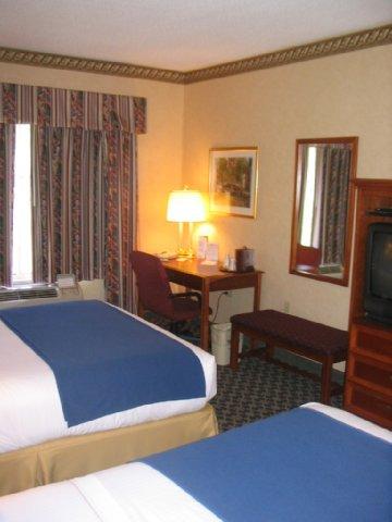 Express & Youngstown North-warren/niles By Ihg Hotel