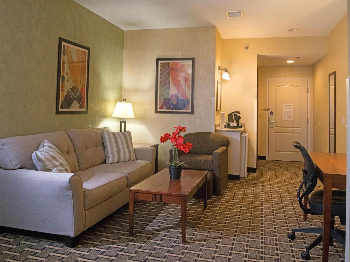 Holiday Express & Youngstown North-warren/niles By Ihg 3*