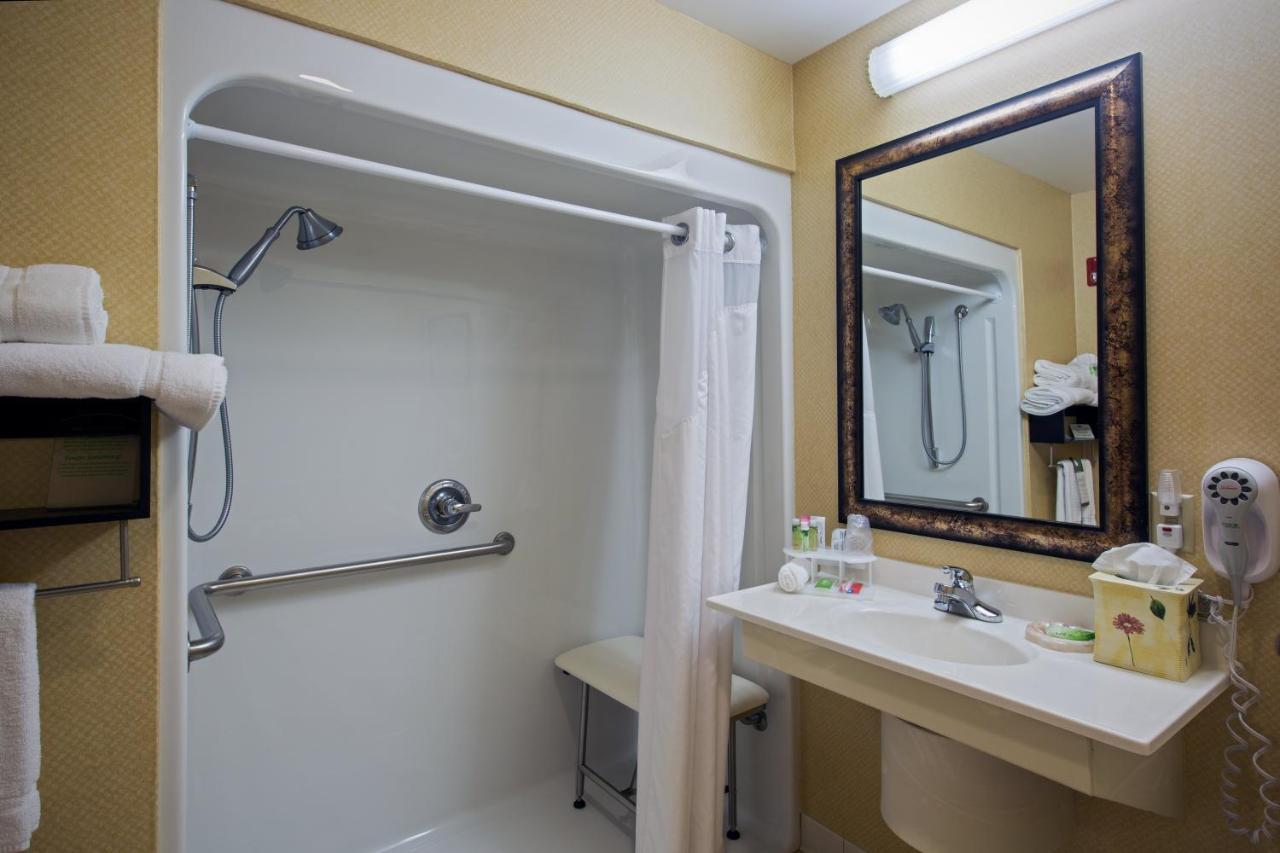 Holiday Express & Youngstown North-warren/niles By Ihg Hotel